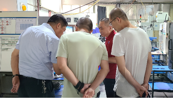 中油一建領(lǐng)導參觀重慶九環(huán)機電有限公司