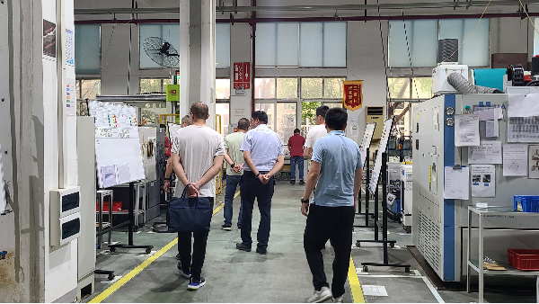 中油一建領(lǐng)導參觀重慶九環(huán)機電有限公司